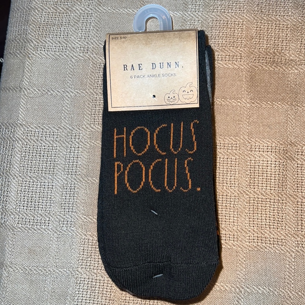 NWT Rae Dunn Hocus Pocus pack of 6 Halloween ankle socks
